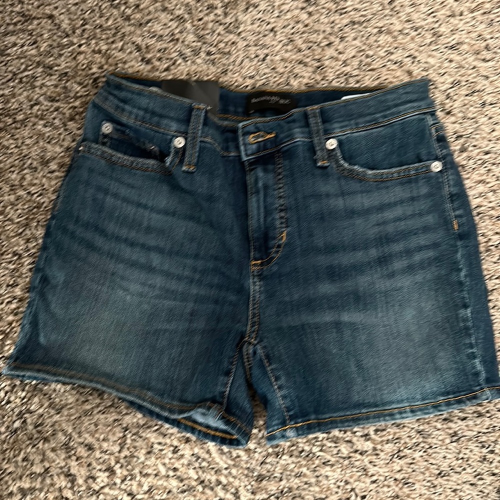 Dark denim 26/2 4’’ short NWT